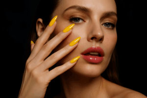 תיאור תמונה ברור בנושא 'איך מסירים לק ג'ל בלי לפגוע בציפורן'