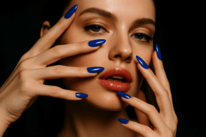 ציפורניים מעוצבות בלק ג'ל בצבעים מרהיבים במכון טיפוח ציפורניים